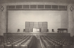 開館当時の公会堂大集会室（大ホール）写真